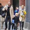 Naomi Watts et Liev Schreiber se promènent avec leurs enfants, Alexander et Samuel, à New York le 9 octobre 2012.