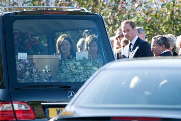 Le prince William disait adieu le 10 octobre 2012 à son ancienne nounou, Olga Powell, inhumée au cimetière de Parndon Wood, à Harlow, dans l'Essex (nord-est de Londres).