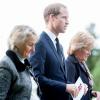 Le prince William aux obsèques de son ancienne nourrice Olga Powell, le 10 octobre 2012 au cimetière de Parndon Wood à Harlow, entouré de Lady Sarah McCorquodale et Lady Jane Fellowes.