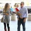 Guy Ritchie et sa fiancée Jacqui Ainsley, à l'aéroport Lax de Los Angeles, en compagnie de leur petit Rafael, le mardi 9 octobre 2012.