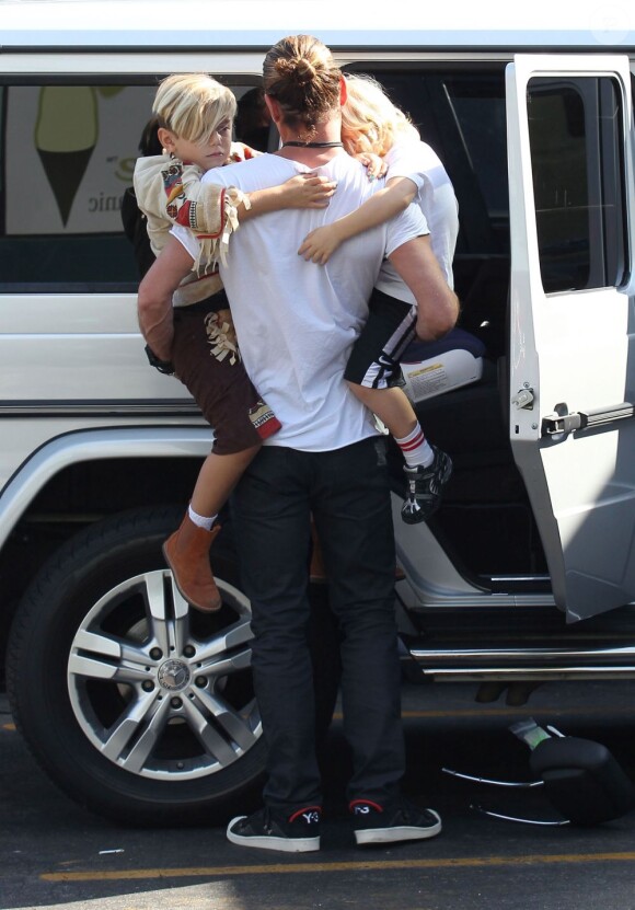Gaven Rossdale adore ses deux garçons, Kingston et Zuma. Studio City, Los Angeles, le 13 octobre 2012.