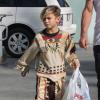 Shopping en famille pour Gwen Stefani, Gavin Rossdale et leurs fils Kingston et Zuma. Studio City, Los Angeles, le 13 octobre 2012.