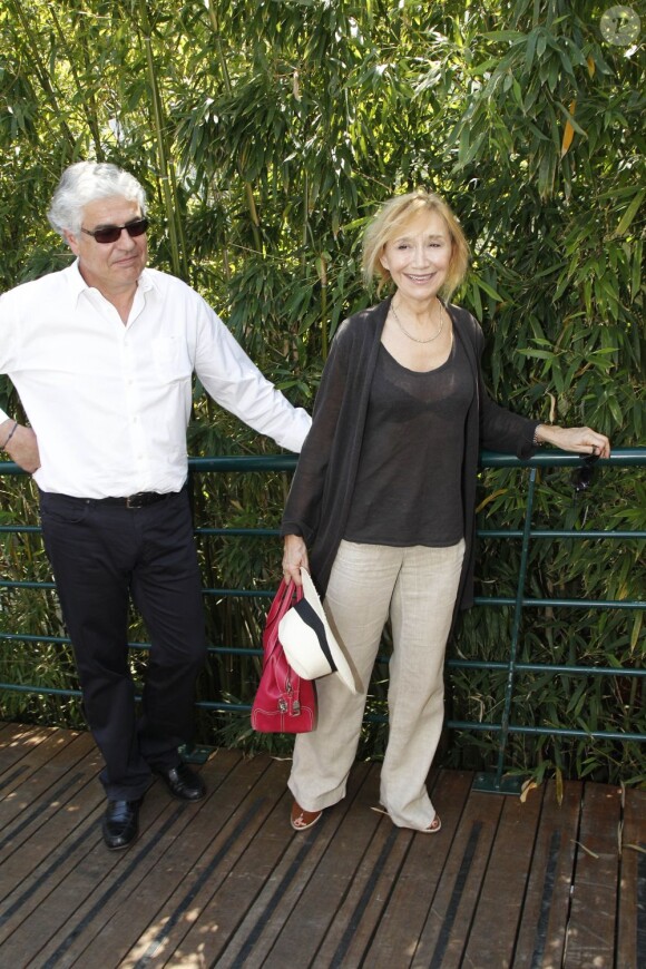 Marie-Anne Chazel en compagnie de son compagnon Philippe Raffard à Roland Garros le 27 mai 2012.