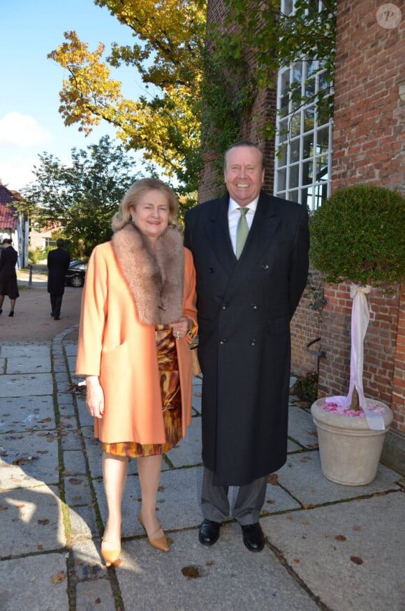 Le prince et la princesse de Salm-Salm au mariage religieux de la duchesse Rixa d'Oldenburg et Stephan Sanders, samedi 13 octobre 2012 à Hambourg.