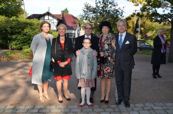 Le prince Michael et la princesse Brigitte de Prusse en famille au mariage religieux de la duchesse Rixa d'Oldenburg et Stephan Sanders, samedi 13 octobre 2012 à Hambourg.