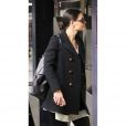 Katie Holmes fait profil bas et prend le métro, comme tout le monde... A New York, le 15 octobre 2012