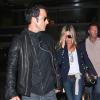 Jennifer Aniston et Justin Theroux à l'aéroport de Los Angeles le 25 juin 2012.