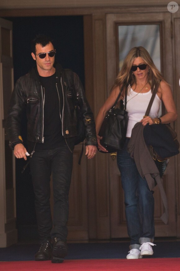 Jennifer Aniston et Justin Theroux quittent l'hôtel Ritz à Paris le 14 juin 2012.