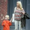 Naomi Watts et son fils Samuel dans les rues de New York le 15 octobre 2012.
