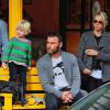 Liev Schreiber et Naomi Watts et leurs enfants Samuel et Alexander dans les rues de New York le 10 octobre 2012.
