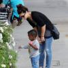 Sandra Bullock est une adorable maman avec son fils adoptif Louis à Los Angeles le 18 octobre 2012.