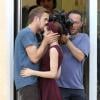 Ryan Gosling et Rooney Mara s'embrassent sur le plateau du film encore sans titre de Terrence Malick, à Austin, Texas. Septembre 2012.