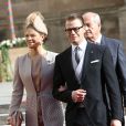 La princesse Victoria et le prince Daniel de Suède sortant de la cathédrale Notre-Dame de Luxembourg où le prince Guillaume et Stéphanie de Lannoy viennent de se marier, le 20 octobre 2012.