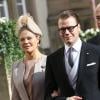 La princesse Victoria et le prince Daniel de Suède sortant de la cathédrale Notre-Dame de Luxembourg où le prince Guillaume et Stéphanie de Lannoy viennent de se marier, le 20 octobre 2012.