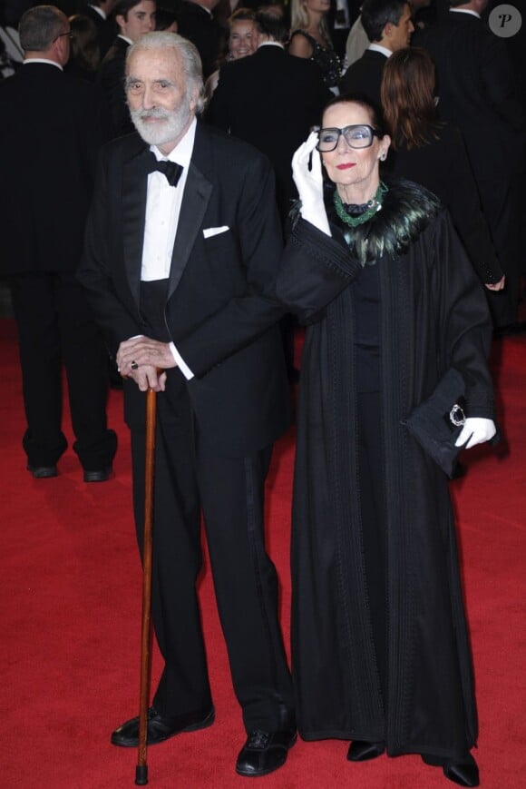 Christopher Lee et sa femme Birgit Kroencke lors de l'avant-première du film Skyfall à Londres le 23 octobre 2012