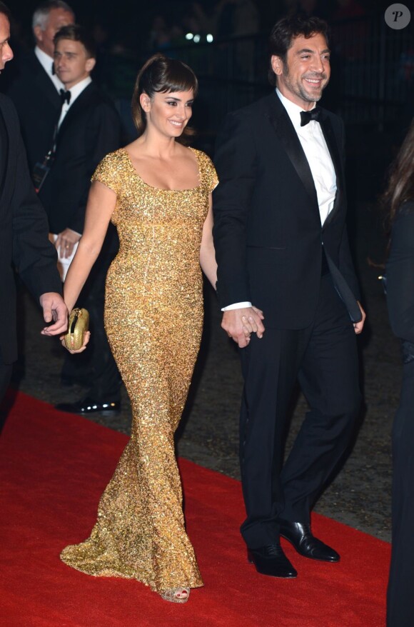 Javier Bardem et Penélope Cruz lors de l'avant-première du film Skyfall à Londres le 23 octobre 2012
