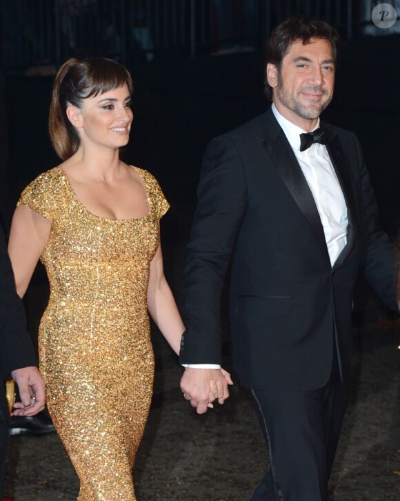 Javier Bardem et Penélope Cruz lors de l'avant-première du film Skyfall à Londres le 23 octobre 2012
