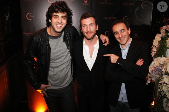 Max Boublil et Elie Semoun lors de la soirée A Club organisée par Albane Cleret chez Castel à Paris le 18 octobre 2012