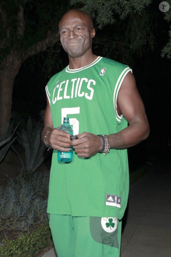 Seal déguisé en basketteur des Celtics à la soirée Halloween de Beverly Hills, le 26 octobre 2012.