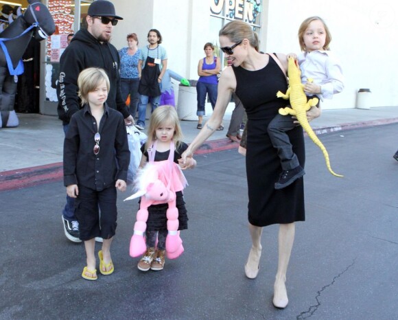 Angelina Jolie takes the kids out to shop for their Halloween costumes at a local Party City Store in Studio City, Los Angeles, CA, USA on October 28, 2012. The 37-year-old actress held tightly onto her twins, Vivienne Marcheline Jolie-Pitt and Knox Léon Jolie-Pitt, while her older daughter Shiloh Nouvel Jolie-Pitt picked out her own accessories. Photo by Ramey Agency/ABACAPRESS.COM29/10/2012 - Los Angeles