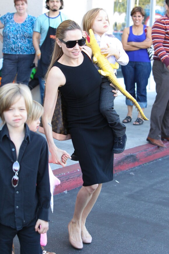 Angelina Jolie takes the kids out to shop for their Halloween costumes at a local Party City Store in Studio City, Los Angeles, CA, USA on October 28, 2012. The 37-year-old actress held tightly onto her twins, Vivienne Marcheline Jolie-Pitt and Knox Léon Jolie-Pitt, while her older daughter Shiloh Nouvel Jolie-Pitt picked out her own accessories. Photo by GSI/ABACAPRESS.COM29/10/2012 - Los Angeles