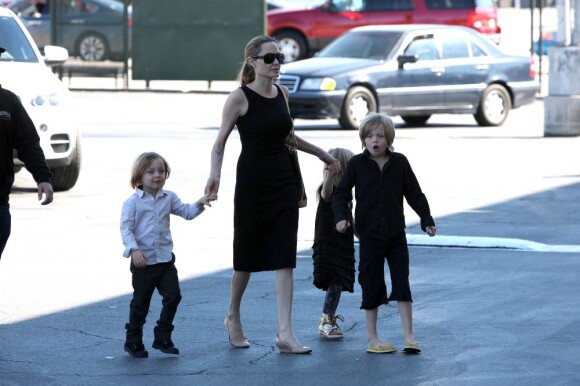 Angelina Jolie takes the kids out to shop for their Halloween costumes at a local Party City Store in Studio City, Los Angeles, CA, USA on October 28, 2012. The 37-year-old actress held tightly onto her twins, Vivienne Marcheline Jolie-Pitt and Knox Léon Jolie-Pitt, while her older daughter Shiloh Nouvel Jolie-Pitt picked out her own accessories. Photo by GSI/ABACAPRESS.COM29/10/2012 - Los Angeles