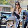 Alessandra Ambrosio à Los Angeles se promène avec son adorable fils Noah