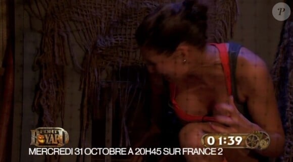 Laury Thilleman, superbe et terrorisée, dans Fort Boyard spécial Halloween le mercredi 31 octobre 2012 sur France 2