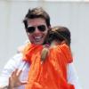 Tom Cruise et sa fille Suri s'apprêtent à embarquer pour un tour d'hélicoptère autour de New York le 18 juillet 2012