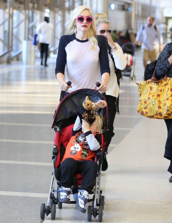 Gwen Stefani et Zuma à l'aéroport de Los Angeles, le 30 octobre 2012.