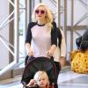 Gwen Stefani et son fils Zuma à l'aéroport de Los Angeles, le 30 octobre 2012.