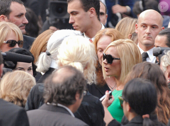 Karl Lagerfeld et Victoria Beckham au défilé Chanel à Paris 5 octobre 2007.