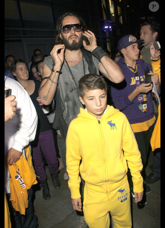 Russell Brand arrive au match de basket des Lakers à Los Angeles, le 30 octobre 2012