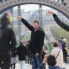 Delphine Chanéac et Chris Vance font un shooting photo pour la série de M6 Le transporteur à Paris le 29 octobre 2012. Les acteurs ont posé Place Vendôme, place de la Concorde, sur le pont Alexandre III et sur la place du Trocadéro devant la tour Eiffel.