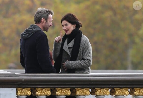 Delphine Chanéac et Chris Vance se sont beaucoup amusés lors d'une journée shooting à Paris.