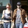 Adam Levine et sa compagne Behati Prinsloo, superbe représentante de Victoria's Secret, à Los Angeles le 31 octobre 2012.