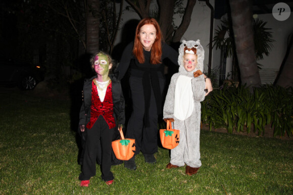 Marcia Cross a fêté Halloween avec Eden et Savannah déguisées à Brentwood, le 31 octobre 2012