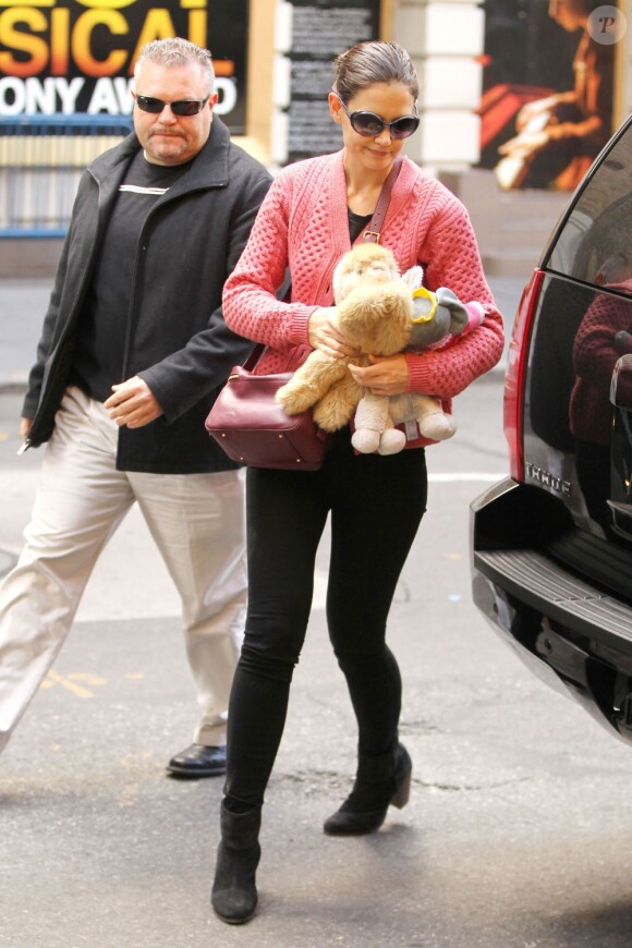 Katie Holmes et Suri vont au théâtre à New York le 3 novembre 2012.