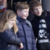 Christian, Felix et Isabella de Danemark observant l'édition 2012 de la chasse Hubertus (Hubertusjagt) avec leur grand-père le prince consort Henrik de Danemark, le 4 novembre 2012 au palais Eremitage, dans la forêt Dyrehaven. 