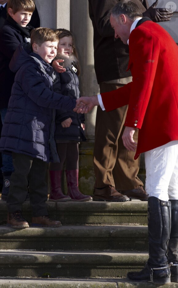 Pour l'édition 2012 de la chasse Hubertus (Hubertusjagt), le prince consort Henrik de Danemark était entouré de ses petits-enfants le prince Felix, le prince Christian et la princesse Isabella, le 4 novembre 2012 au palais Eremitage, dans la forêt Dyrehaven.