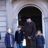 Pour l'édition 2012 de la chasse Hubertus (Hubertusjagt), le prince consort Henrik de Danemark était entouré de ses petits-enfants le prince Felix, le prince Christian et la princesse Isabella, le 4 novembre 2012 au palais Eremitage, dans la forêt Dyrehaven.