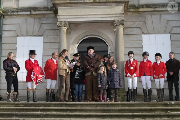 Les princes Felix (10 ans) et Christian (7 ans) de Danemark, ainsi que la princesse Isabella (5 ans) assistaient le 4 novembre 2012 avec leur grand-père le prince Henrik à l'édition 2012 de la chasse Hubertus (Hubertusjagt), au palais Eremitage, dans la forêt Dyrehaven.