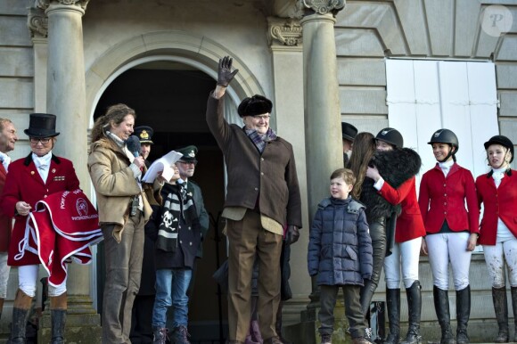 Les princes Felix (10 ans) et Christian (7 ans) de Danemark, ainsi que la princesse Isabella (5 ans) assistaient le 4 novembre 2012 avec leur grand-père le prince Henrik à l'édition 2012 de la chasse Hubertus (Hubertusjagt), au palais Eremitage, dans la forêt Dyrehaven.