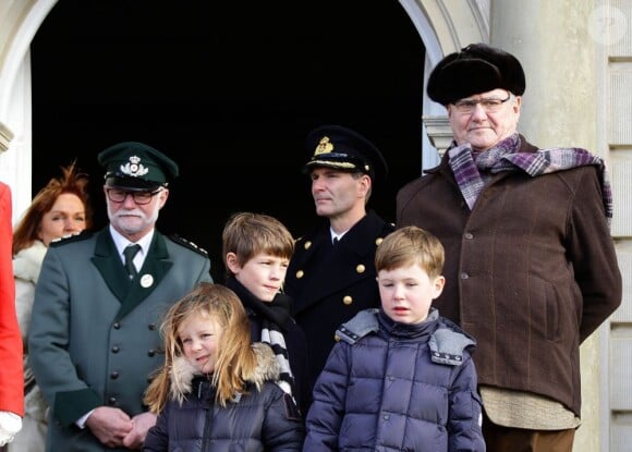 Le prince Henrik de Danemark assistait avec ses petis-enfants Christian, Isabella et Felix à l'édition 2012 de la chasse Hubertus (Hubertusjagt), le 4 novembre 2012 au palais Eremitage, dans la forêt Dyrehaven.