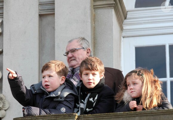 Le prince Henrik de Danemark assistait avec ses petis-enfants Christian, Isabella et Felix à l'édition 2012 de la chasse Hubertus (Hubertusjagt), le 4 novembre 2012 au palais Eremitage, dans la forêt Dyrehaven.