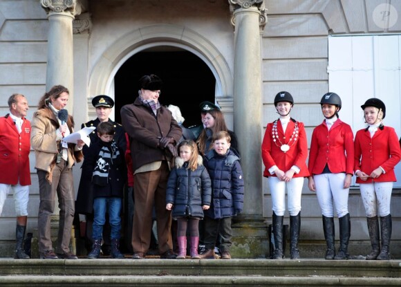 Le prince Henrik de Danemark assistait avec ses petis-enfants Christian, Isabella et Felix à l'édition 2012 de la chasse Hubertus (Hubertusjagt), le 4 novembre 2012 au palais Eremitage, dans la forêt Dyrehaven.