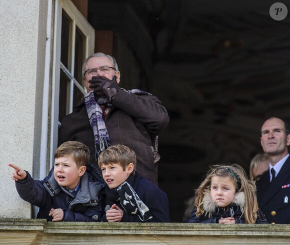 Le prince Henrik de Danemark assistait avec ses petis-enfants Christian, Isabella et Felix à l'édition 2012 de la chasse Hubertus (Hubertusjagt), le 4 novembre 2012 au palais Eremitage, dans la forêt Dyrehaven.