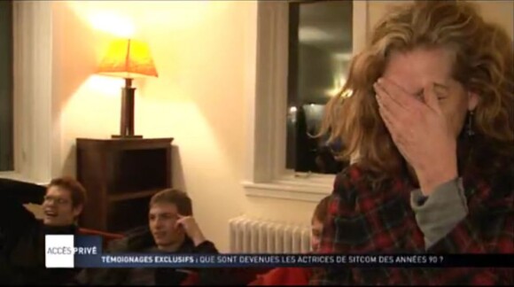 Rochelle Redfield a honte lorsqu'elle regarde Hélène et les garçons dans Accès Privé sur M6 le samedi 3 novembre 2012
