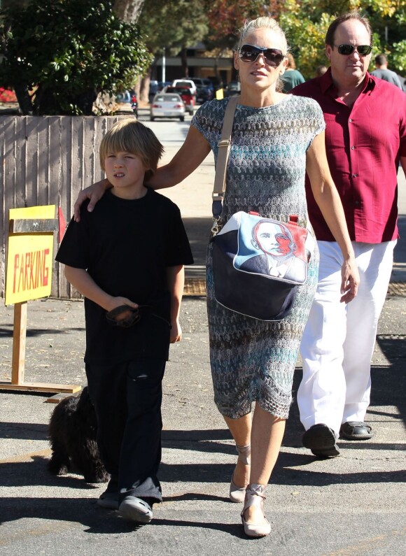 Exclu : Sharon Stone et Roan dans les rues de West Hollywood, à Los Angeles, le 4 novembre 2012.