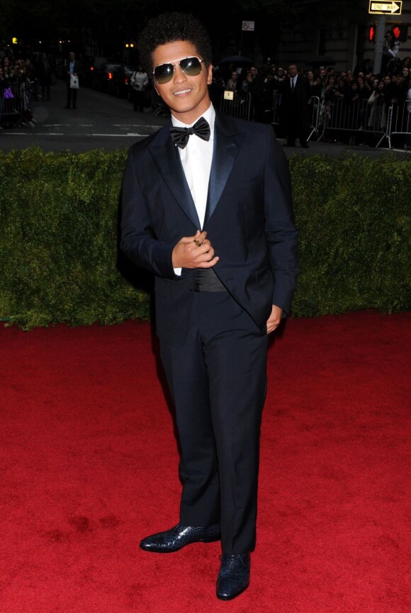 Bruno Mars lors du gala du Costume Institute au Metropolitan Museum of Art. New York, le 7 mai 2012.